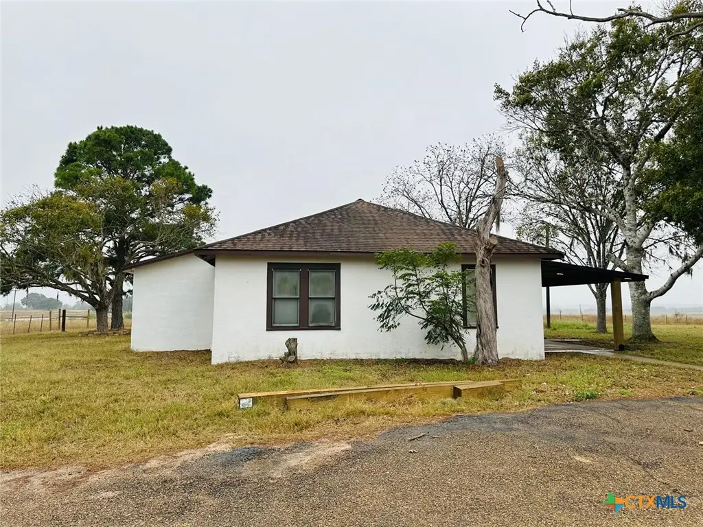 1696 E Fm 884, Yorktown, TX 78164 - #1