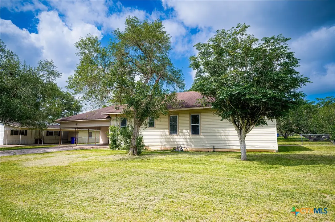 304 Turner Street, Yoakum, TX 77995 - #1
