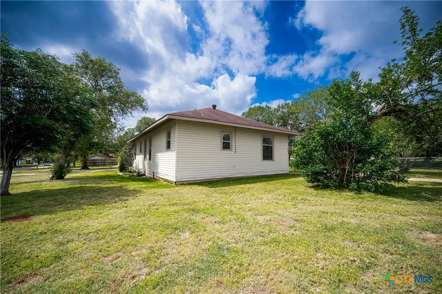 304 Turner Street, Yoakum, TX 77995 - #2