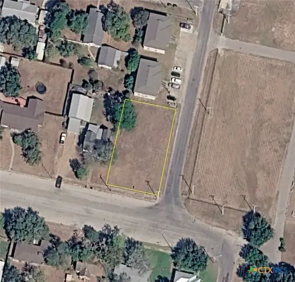 610 E Ruess Boulevard, Cuero, TX 77954