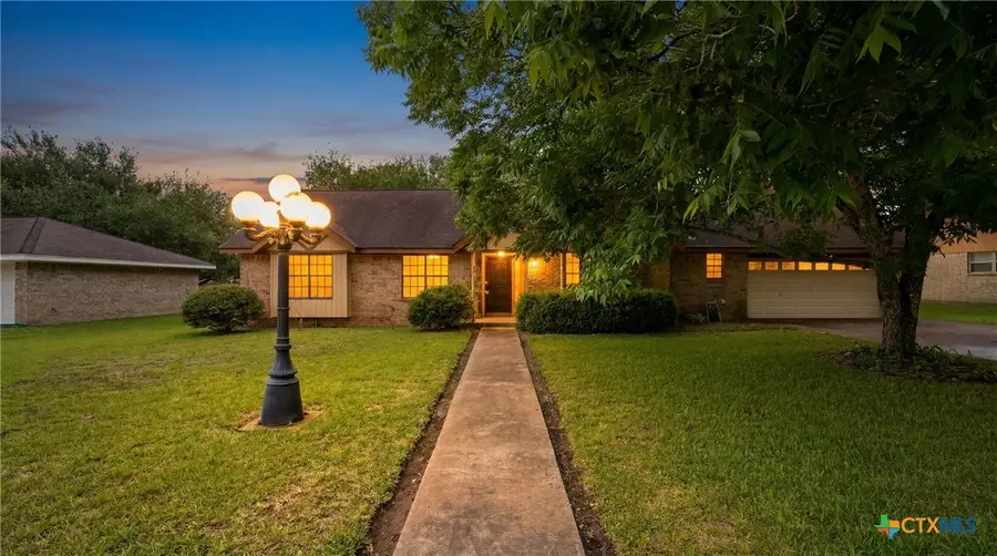 214 E Montana Drive, Shiner, TX 77984 - #2