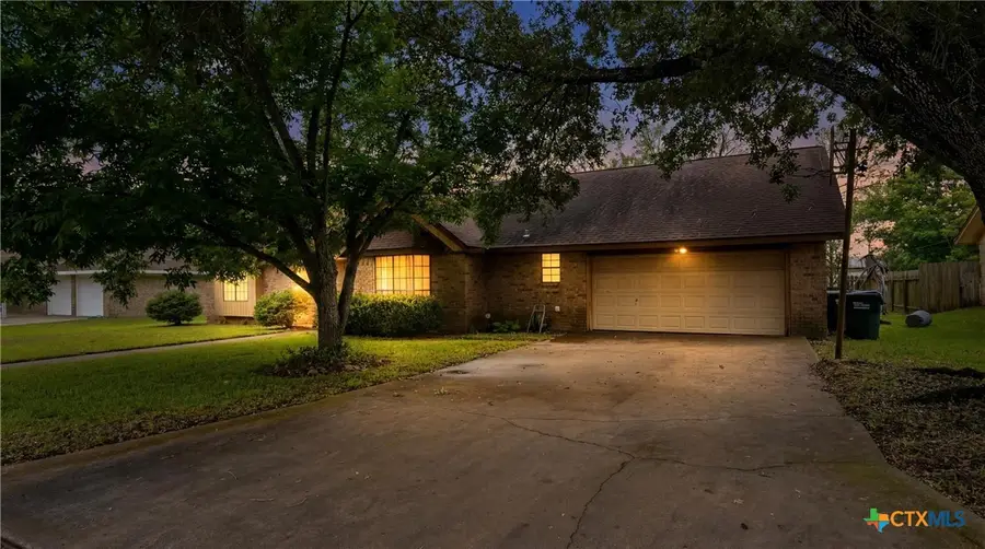 214 E Montana Drive, Shiner, TX 77984 - #3
