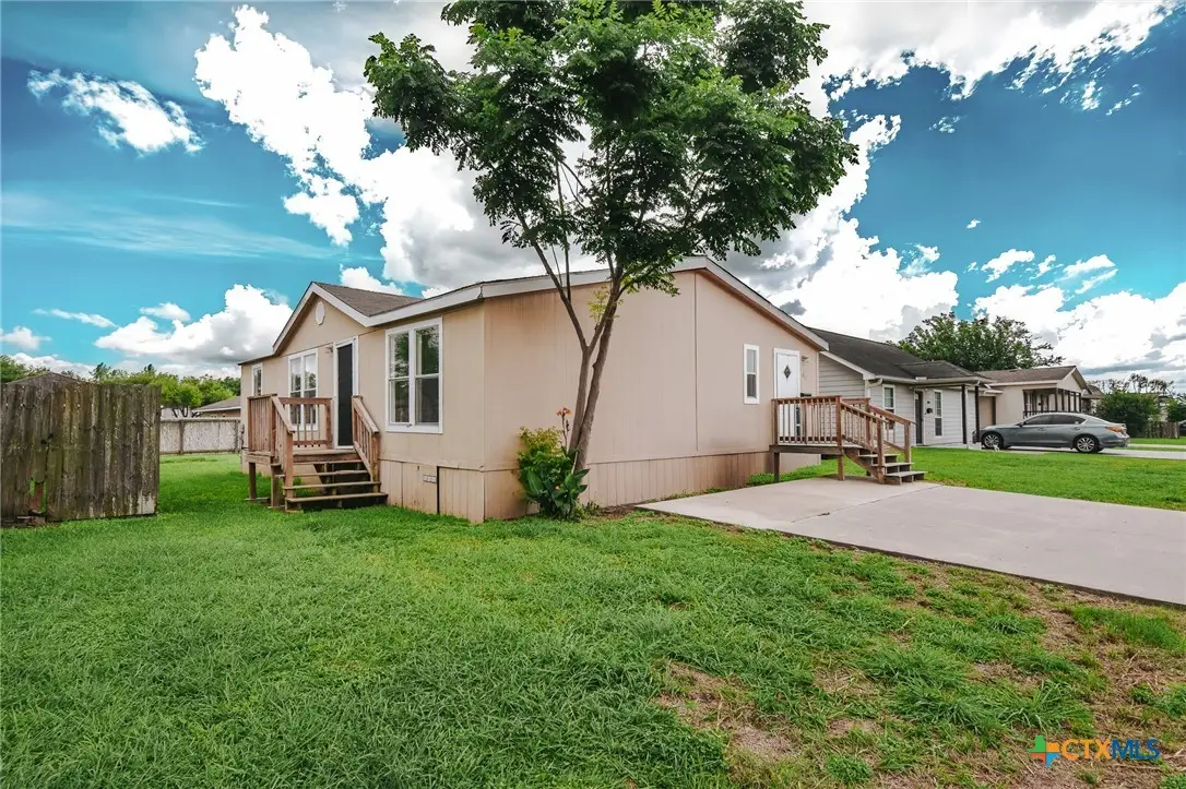 811 E Mesquite Lane, Victoria, TX 77901 - #1