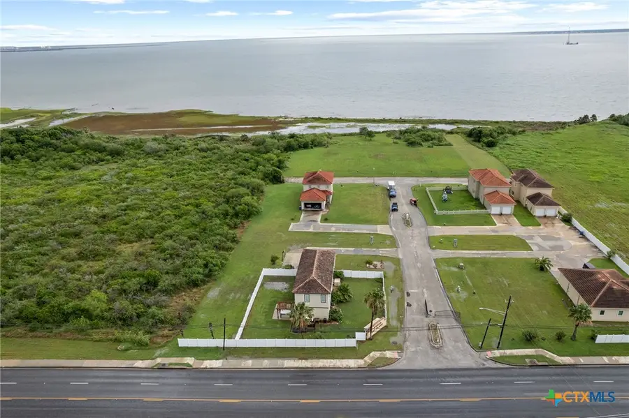 4 Lavaca Bay Place, Port Lavaca, TX 77979 - #2