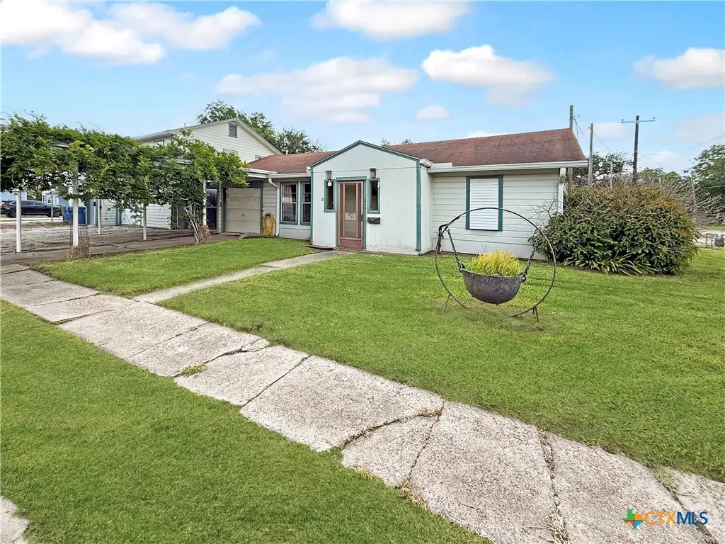 204 E Austin Street, Port Lavaca, TX 77979 - #1