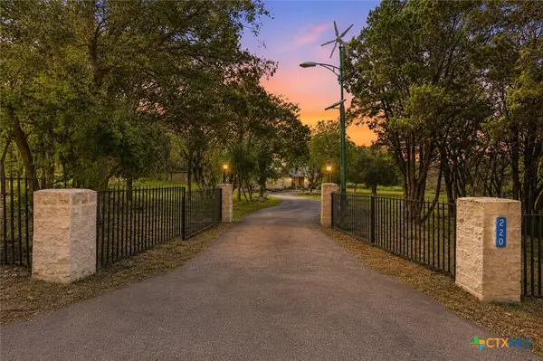 220 Lark Lane, New Braunfels, TX 78132