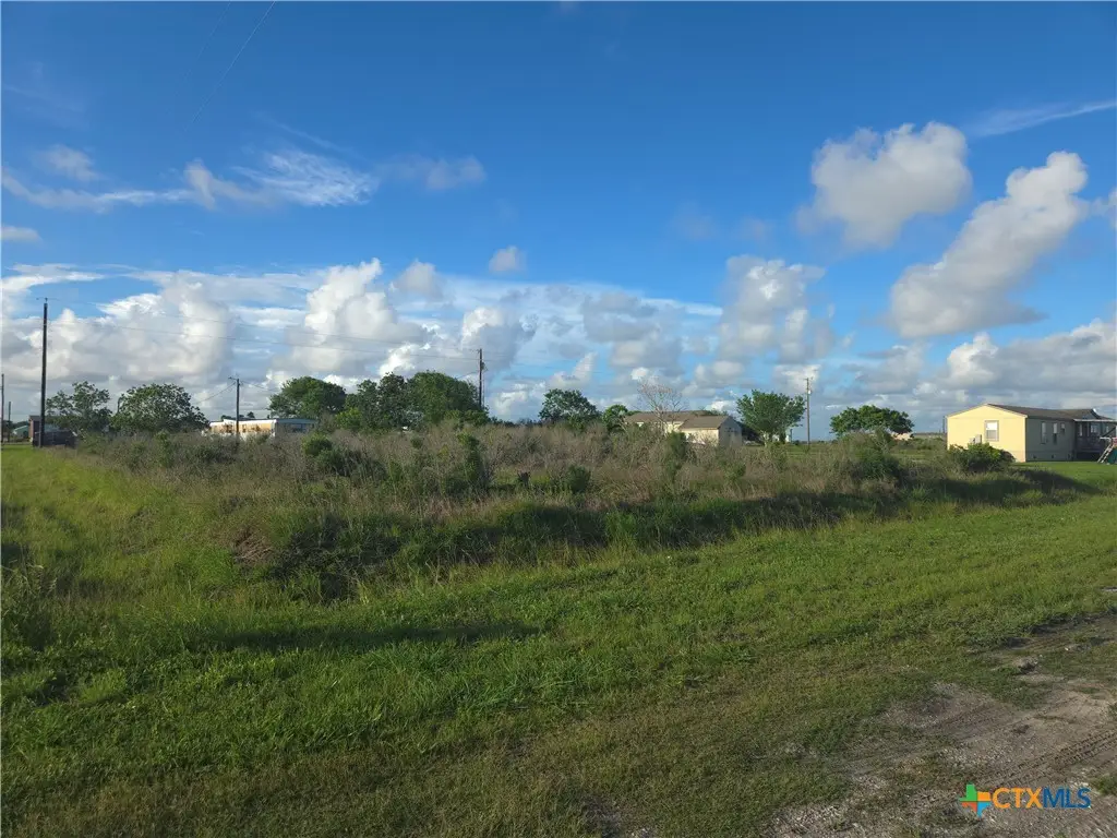000 Lincoln, Port Lavaca, TX 77979 - #1