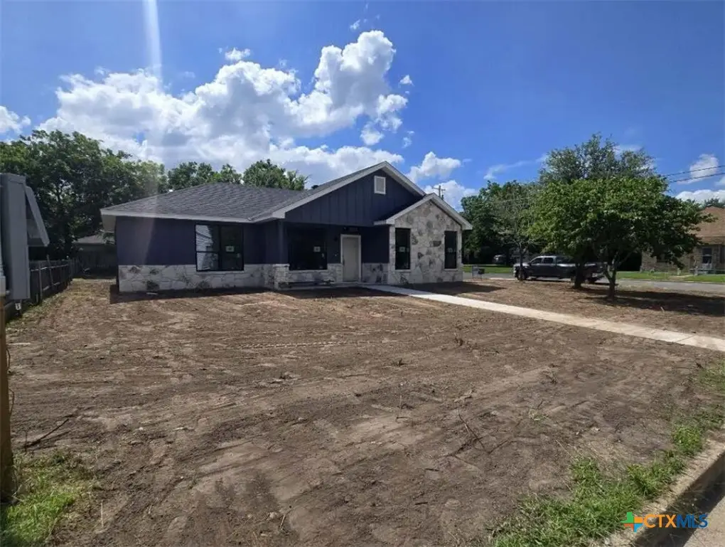300 S 14th Street, Gatesville, TX 76528 - #1