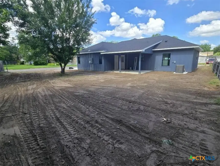 300 S 14th Street, Gatesville, TX 76528 - #3