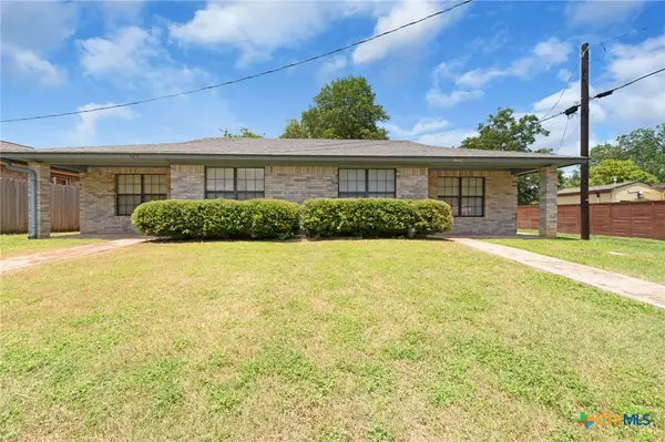 307/309 W 2nd Street, Lampasas, TX 76550