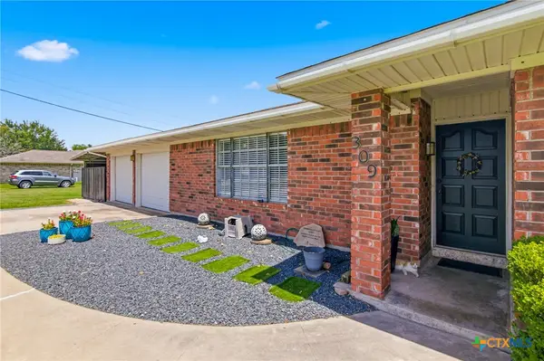 309 Viking Street, Victoria, TX 77905