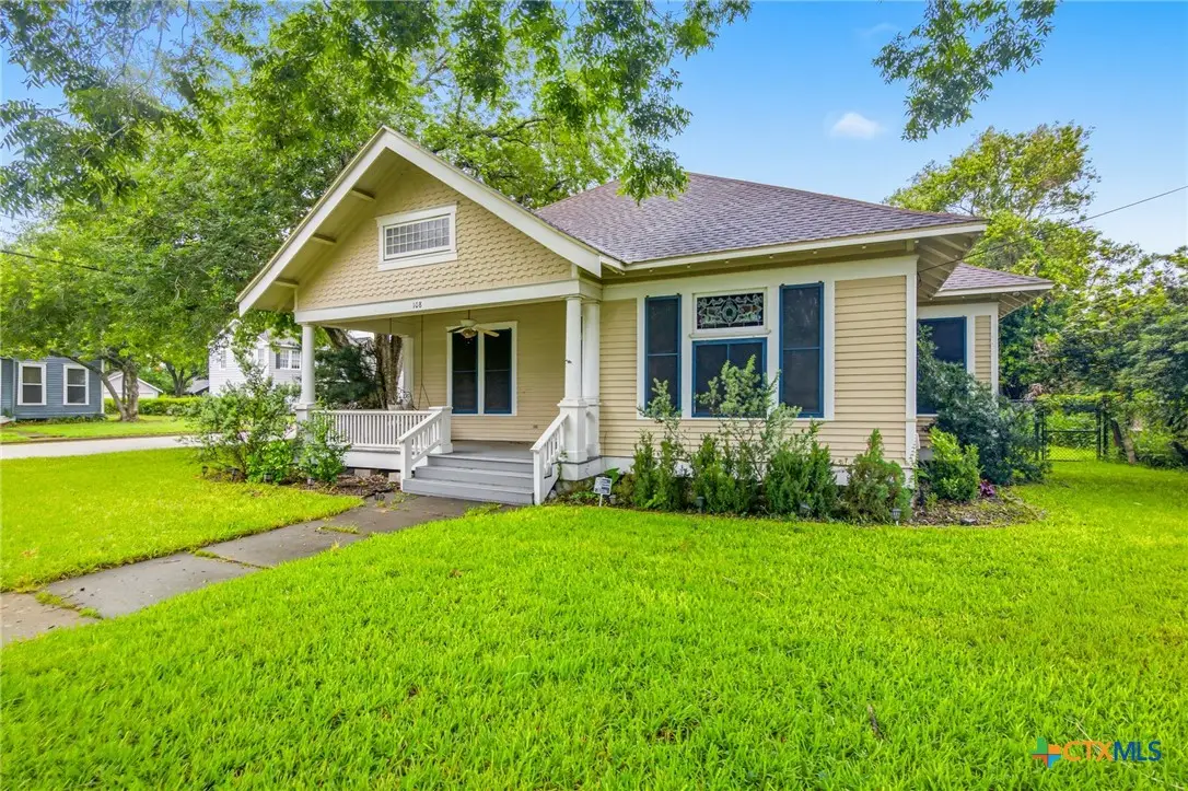 108 W San Antonio Street, Victoria, TX 77901 - #1