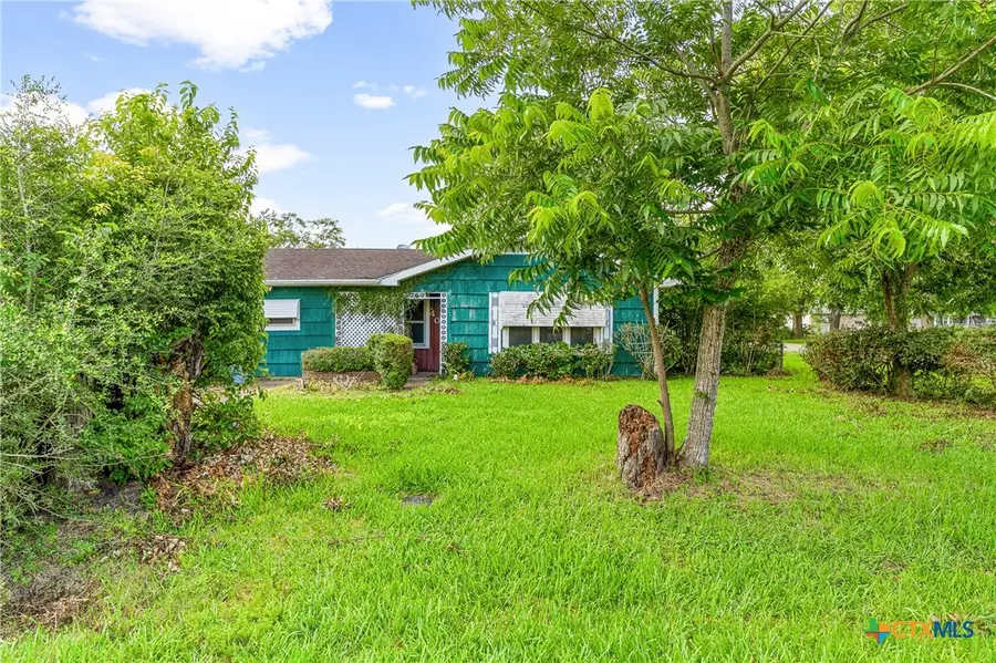 401 Kerr Street, Edna, TX 77957 - #2