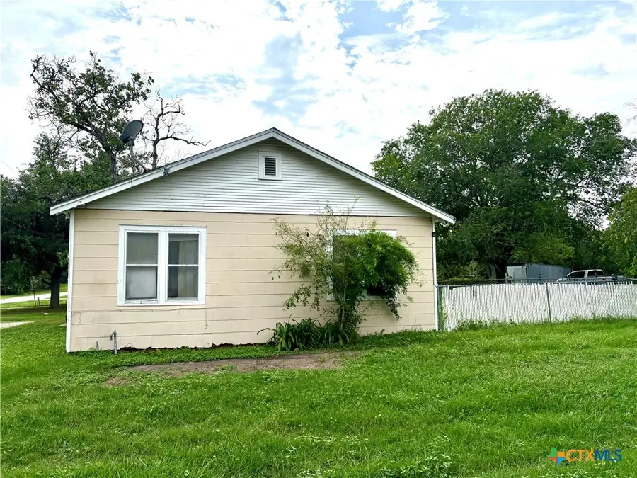 314 E North Street, Goliad, TX 77963 - #2