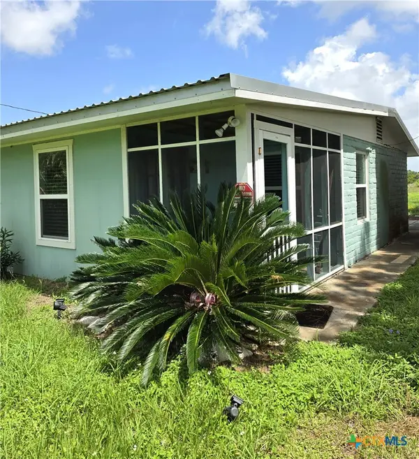 503 E Dallas Avenue, Seadrift, TX 77983