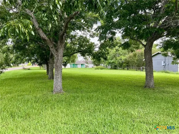 402 Hurst, Edna, TX 77957