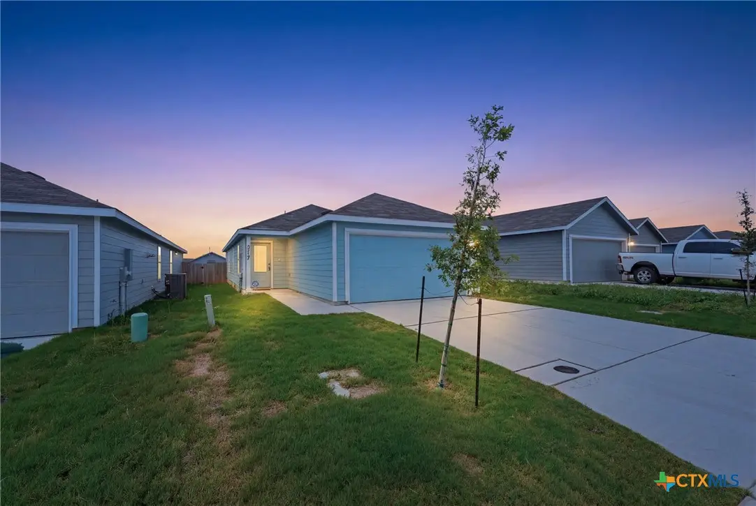 5717 Mangas Circle, Seguin, TX 78155 - #1