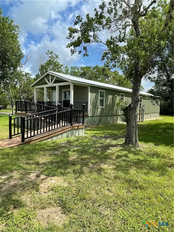 908 N Colorado Street, Edna, TX 77957