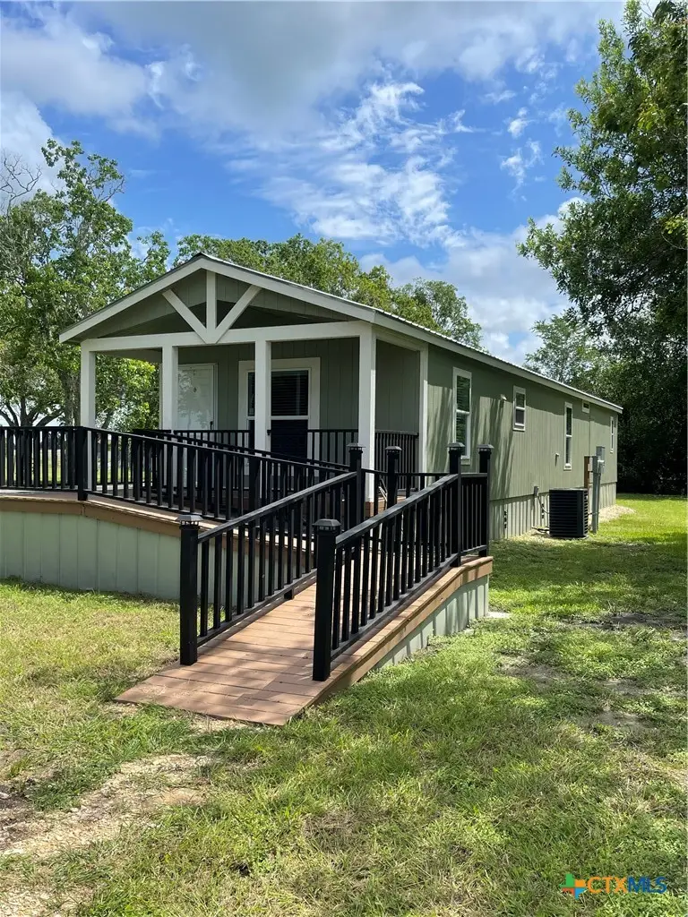 908 N Colorado Street, Edna, TX 77957 - #2