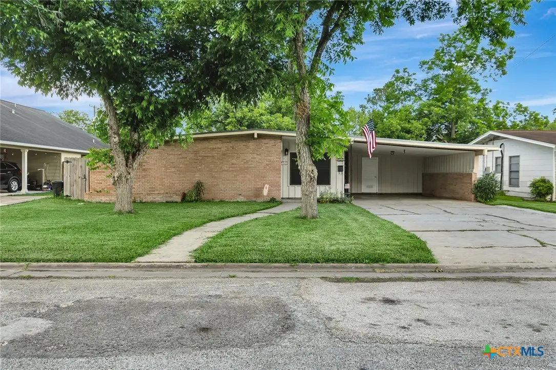 2301 E Walnut Ave, Victoria, TX 77901 - #1