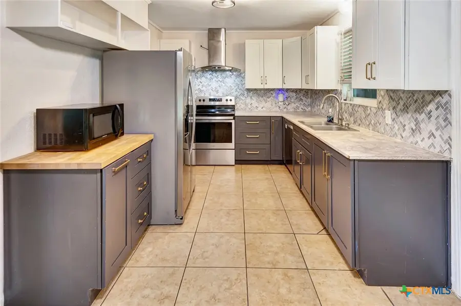 2301 E Walnut Ave, Victoria, TX 77901 - #2