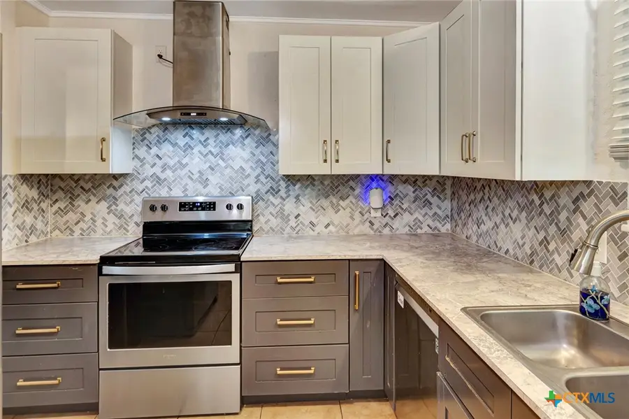 2301 E Walnut Ave, Victoria, TX 77901 - #3