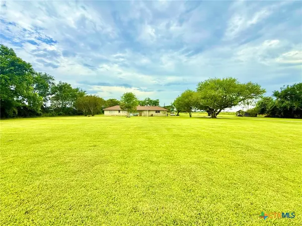 3652 Fm-1822, Edna, TX 77957