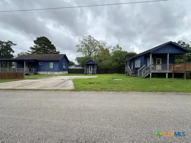 1017 W Nueces Street, Victoria, TX 77901 - #1