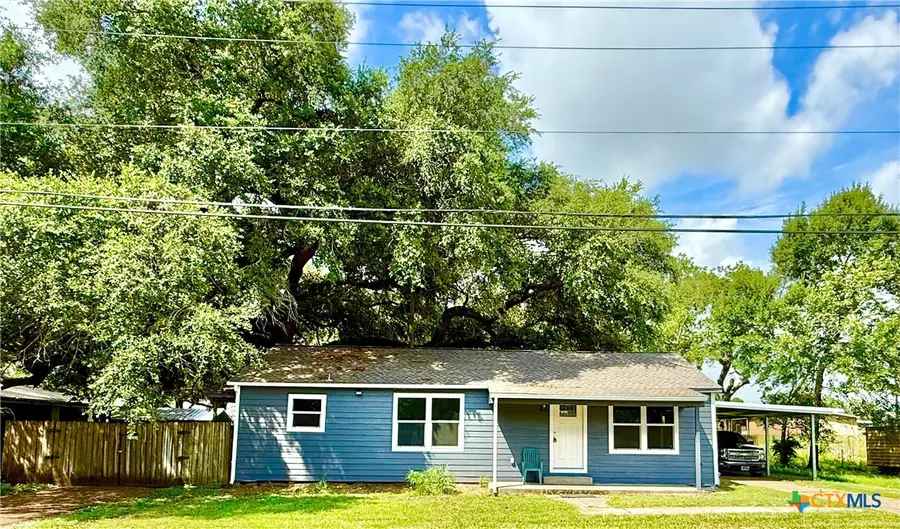 307 S East Street, Edna, TX 77957 - #2
