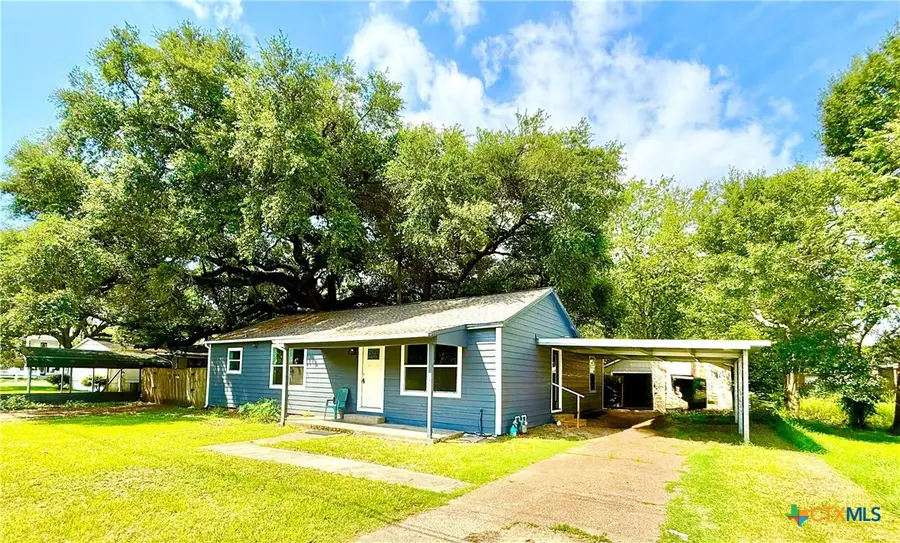 307 S East Street, Edna, TX 77957 - #3