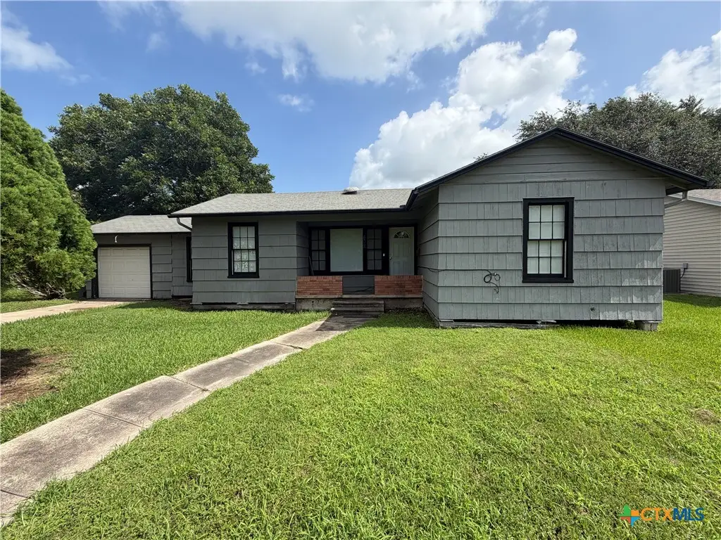 602 E Rosebud, Victoria, TX 77901 - #1