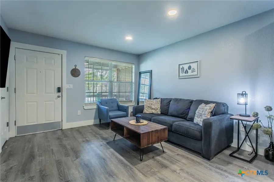 615 E 9th Avenue, Belton, TX 76513 - #2