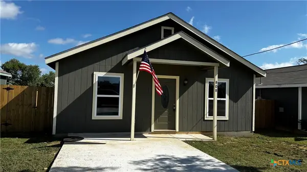 808 E 6th Street, Nixon, TX 78140