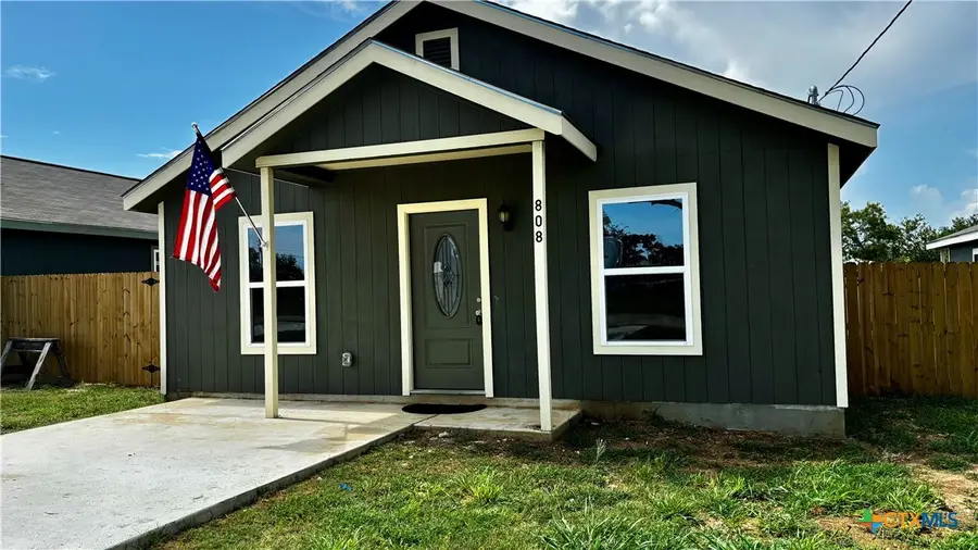 808 E 6th Street, Nixon, TX 78140 - #2