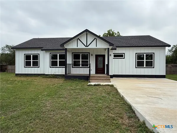 501 Walnut St, Yoakum, TX 77995