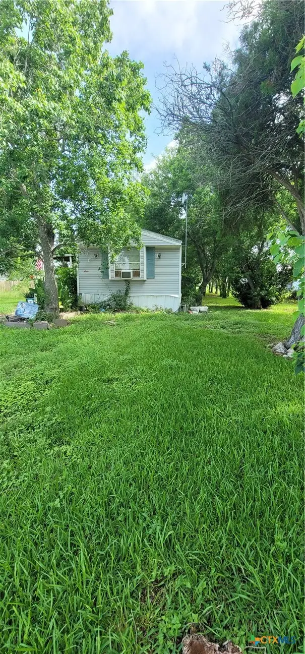 706 W Cleveland Avenue, Seadrift, TX 77983 - #2
