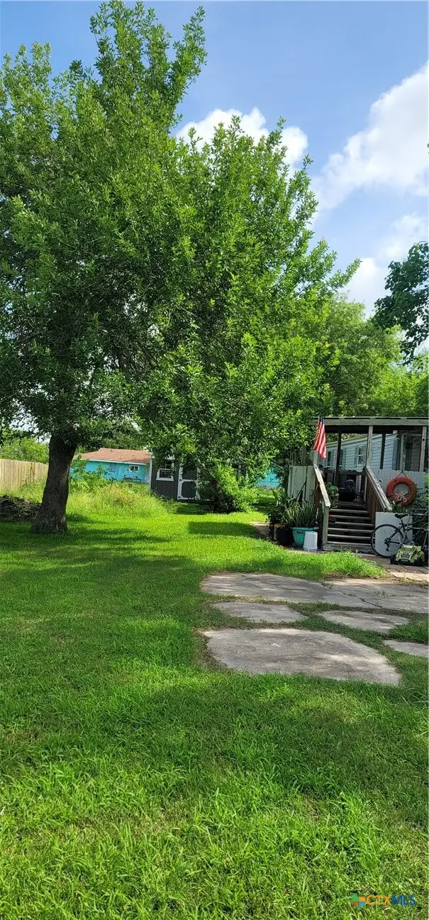 706 W Cleveland Avenue, Seadrift, TX 77983 - #3