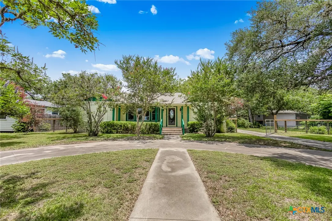 1019 E Gonzales Street, Yoakum, TX 77995 - #1