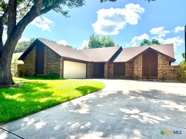 304 Windy Way Drive, Victoria, TX 77904