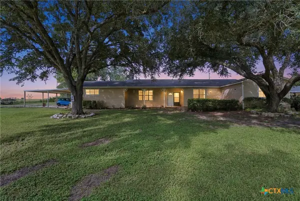 154 County Road 321, Yoakum, TX 77995