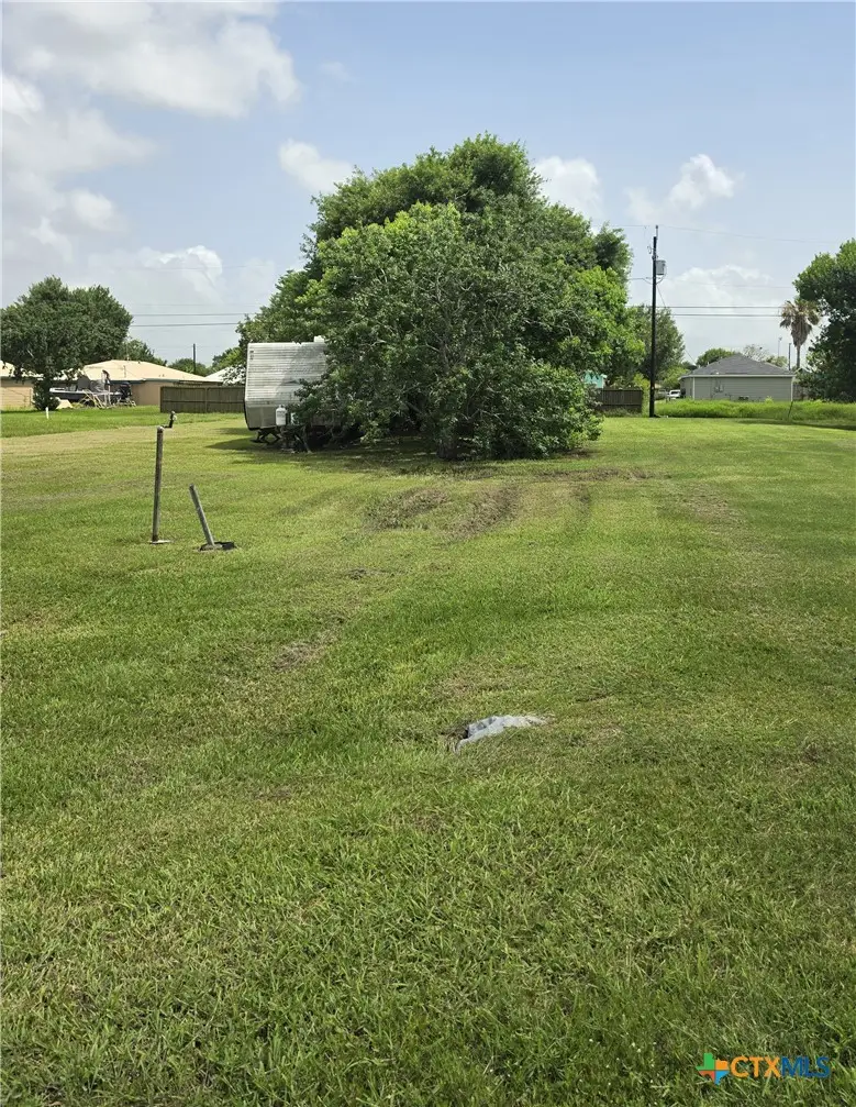 711-717 W Broadway Avenue, Seadrift, TX 77983 - #3