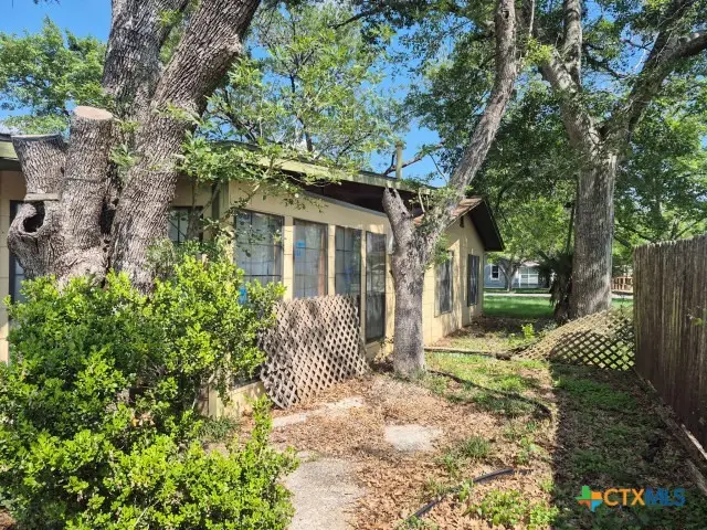 404 Svoboda Street, Yoakum, TX 77995 - #2