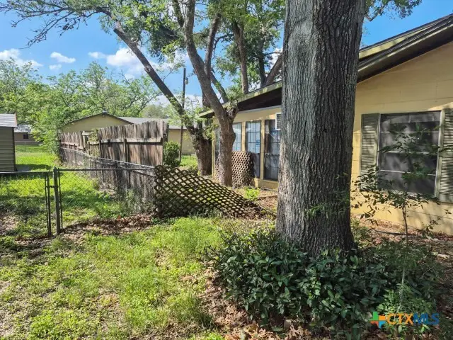 404 Svoboda Street, Yoakum, TX 77995 - #3