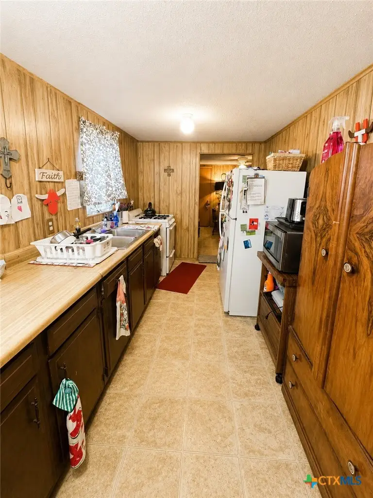 109 S Colorado Street, Edna, TX 77957 - #2