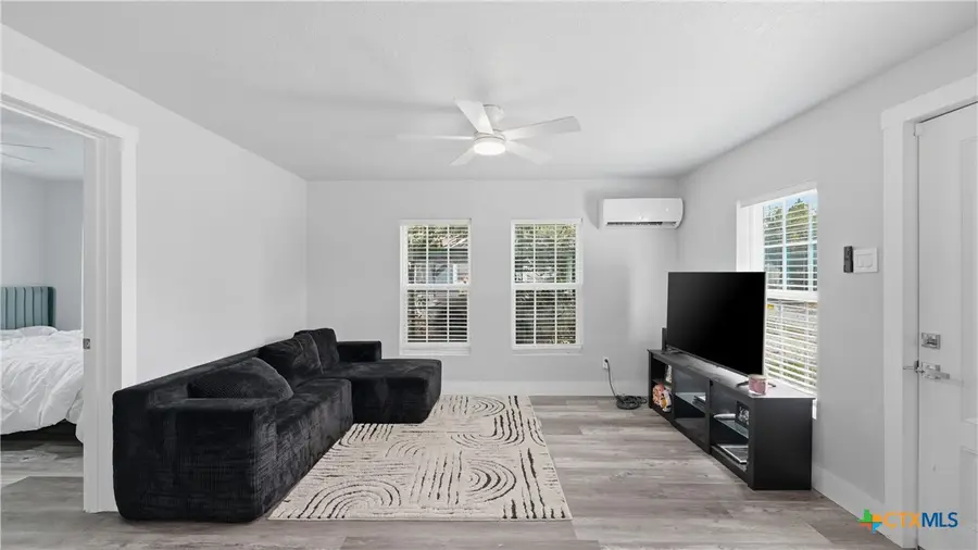 1407 N San Marcos Street, Seguin, TX 78155 - #2