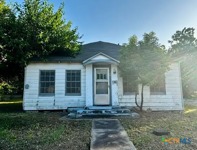 105 S Allen Street, Edna, TX 77957 - #1