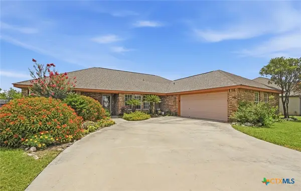 145 Castlewood Drive, Seguin, TX 78155