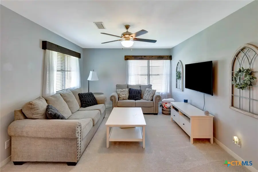 2105 E Mistletoe Avenue, Victoria, TX 77901 - #2