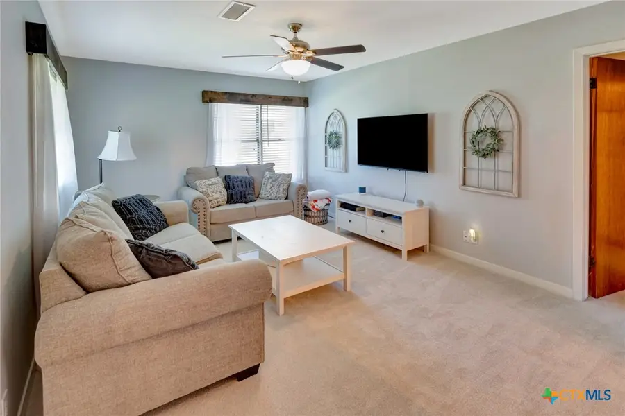 2105 E Mistletoe Avenue, Victoria, TX 77901 - #3