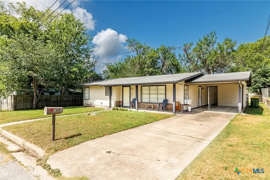 1215 N Hamilton Street, Gonzales, TX 78629 - #2